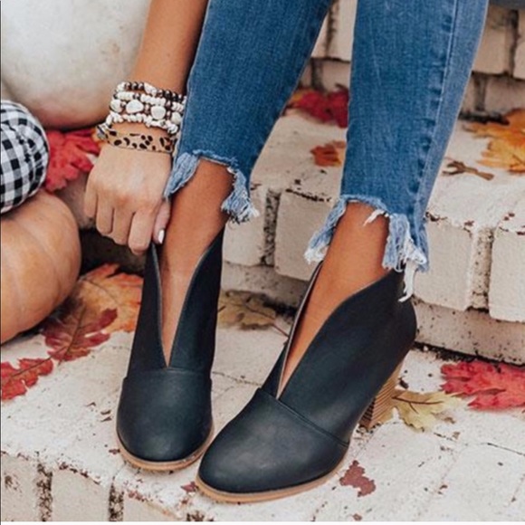 Aluna Levi Shoes - Women's Black Slit Booties | 𝓵𝓪𝓼𝓽 𝓸𝓷𝓮 SZ 8